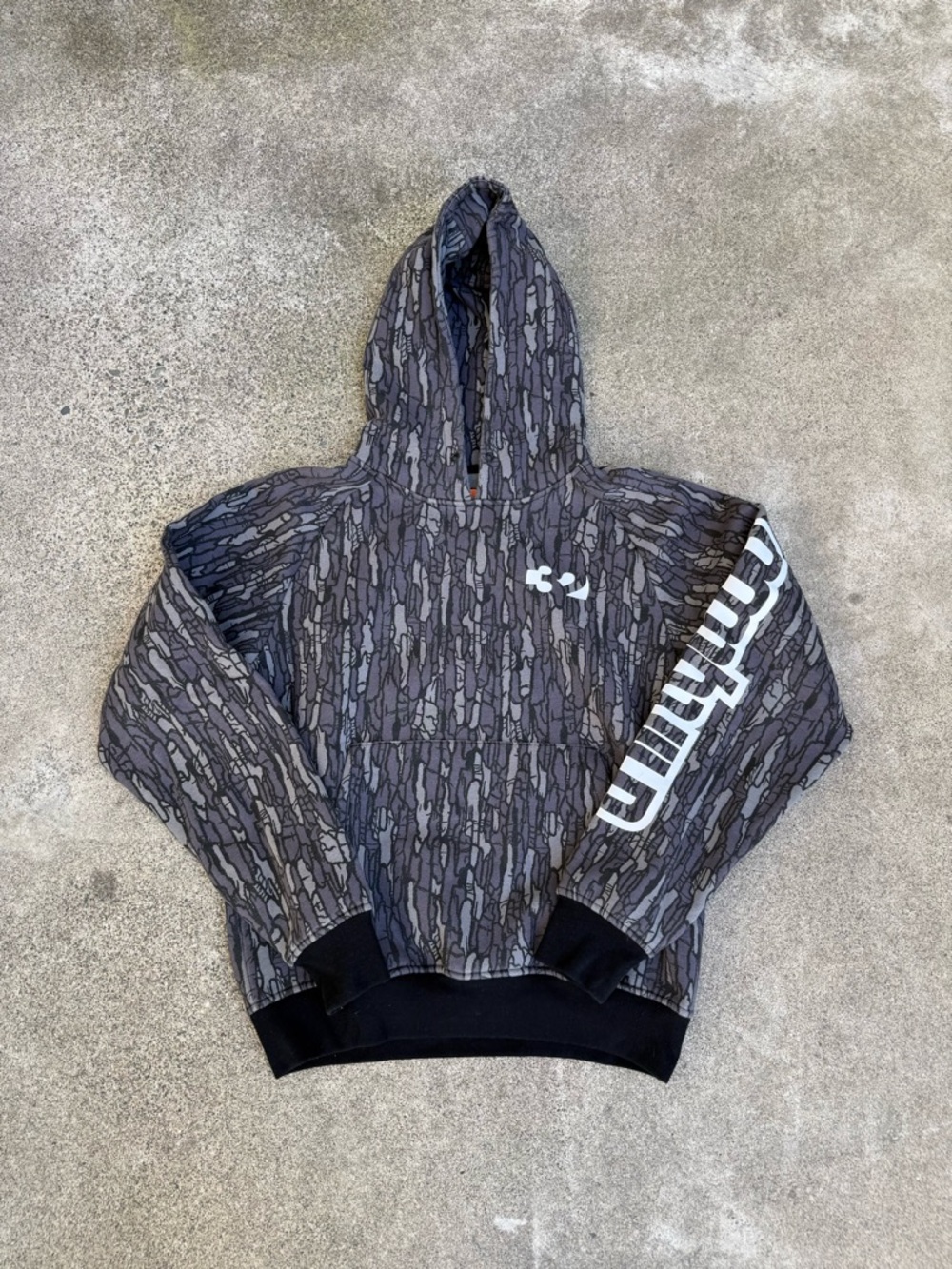 32 Hoodie